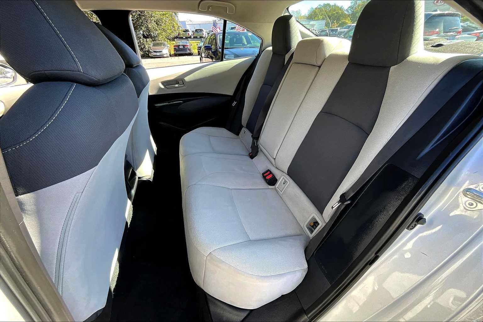 Used 2022 Toyota Corolla LE FWD image 18