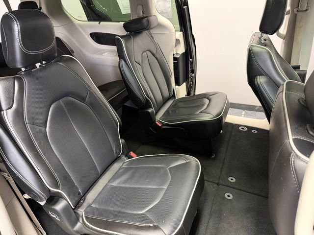 Used 2024 Chrysler Pacifica Limited image 19