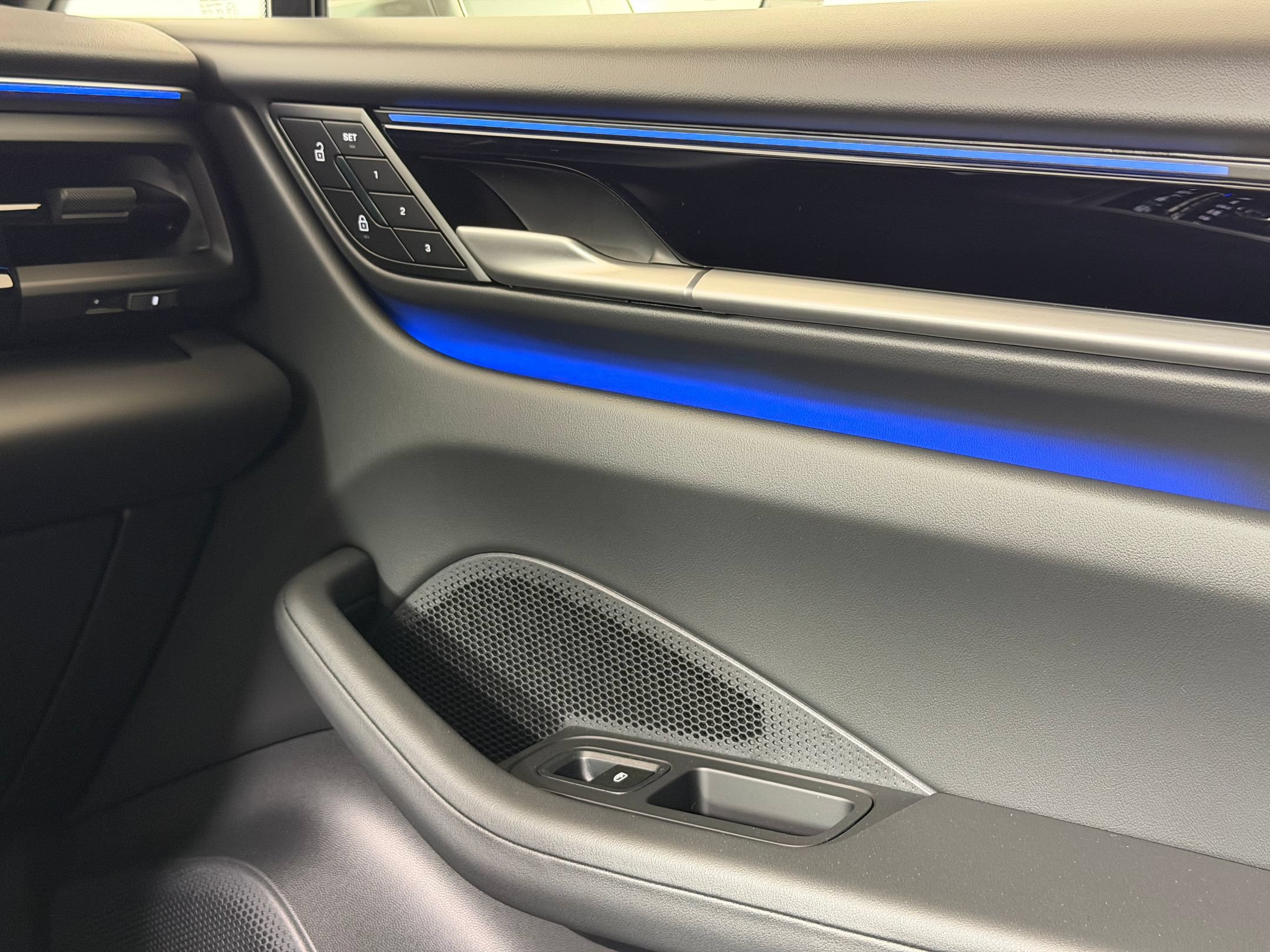 Used 2026 Porsche Macan Electric RWD image 30