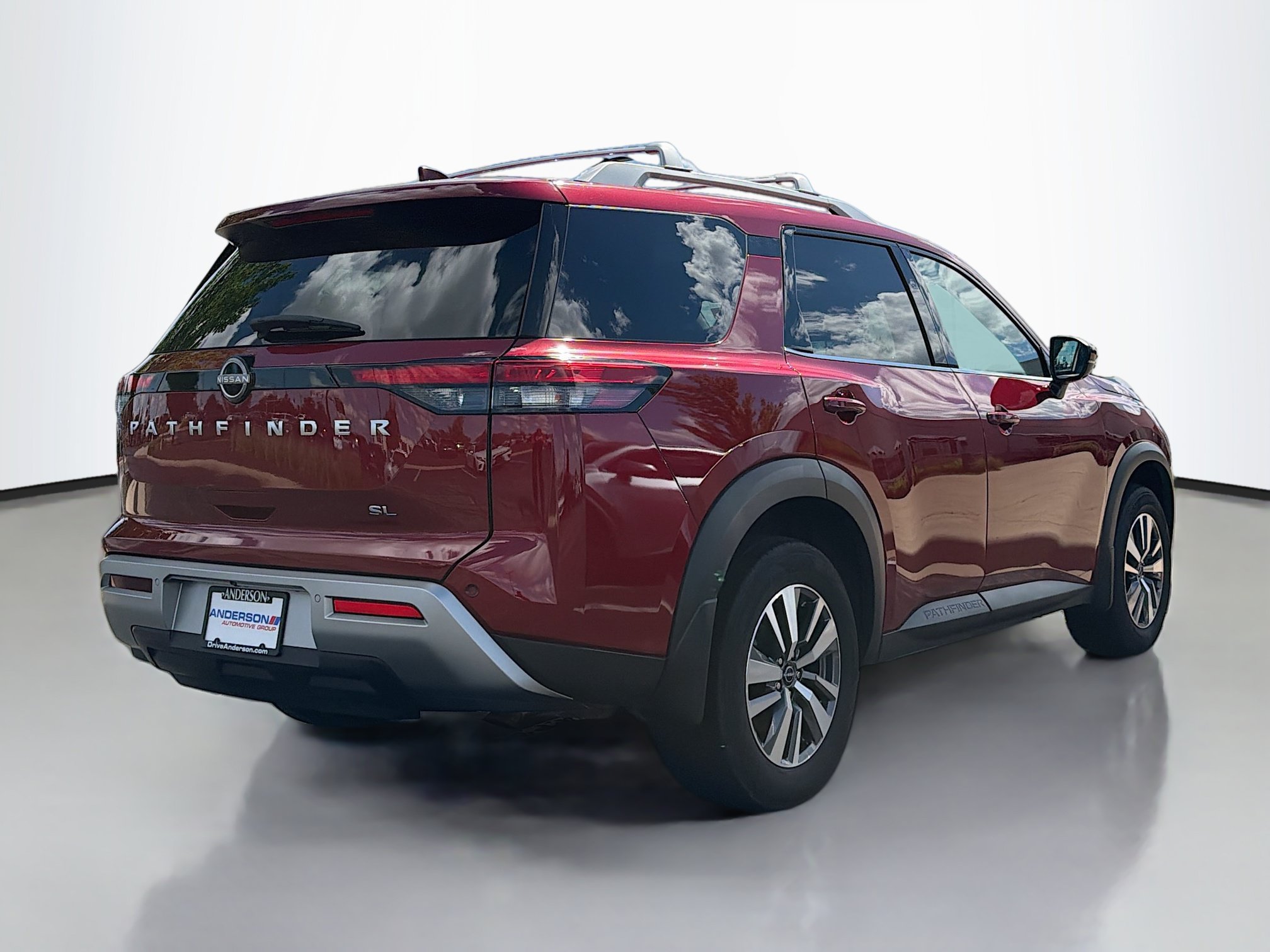 Used 2024 Nissan Pathfinder SL FWD image 2