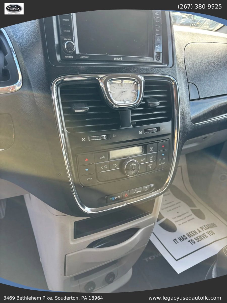 Used 2016 Chrysler Town & Country Touring FWD image 23