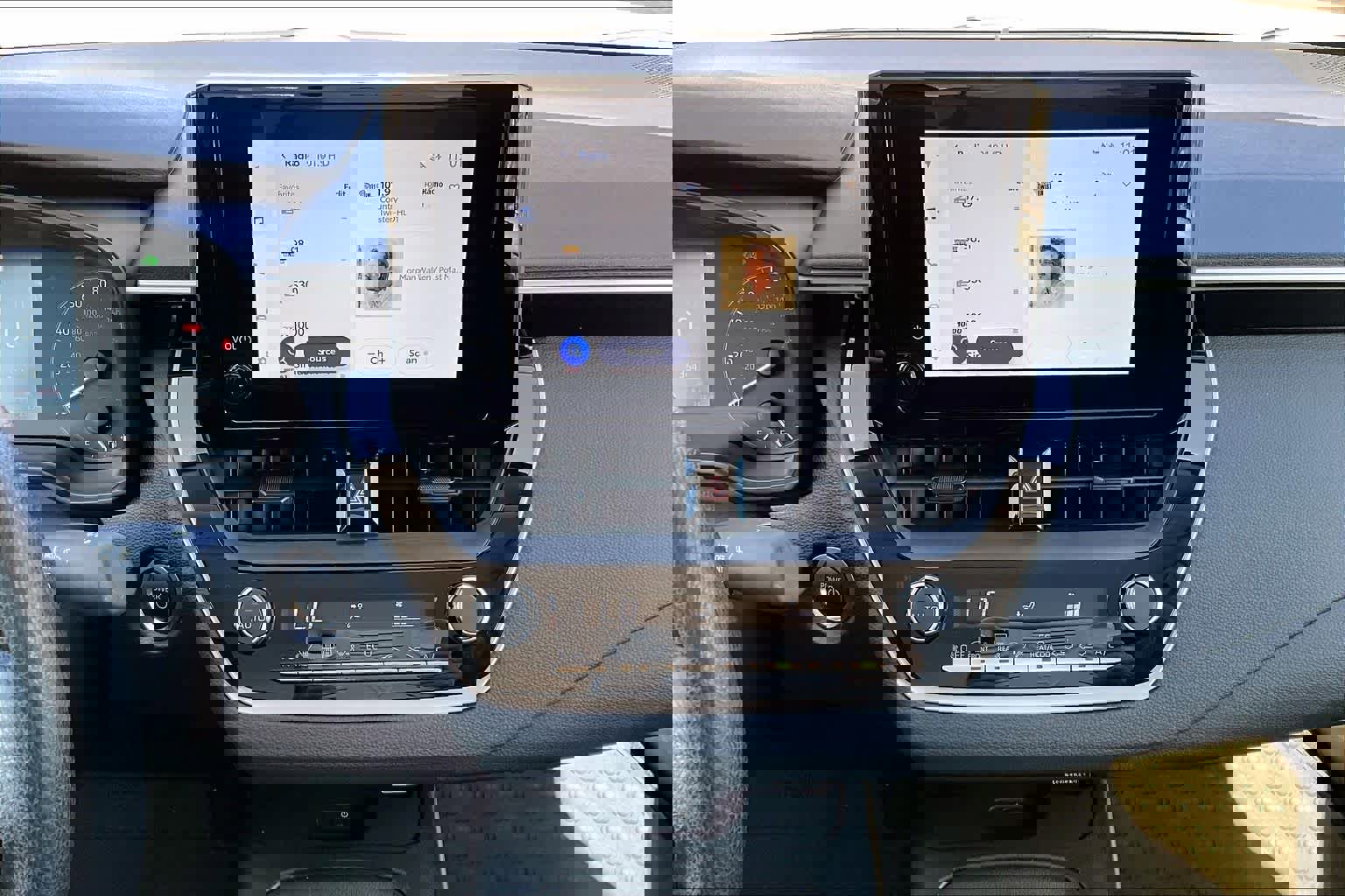 Used 2025 Toyota Corolla LE image 7