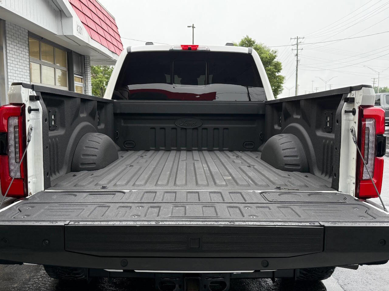 Used 2024 Ford F350 Platinum w/ FX4 Off-Road Package image 13