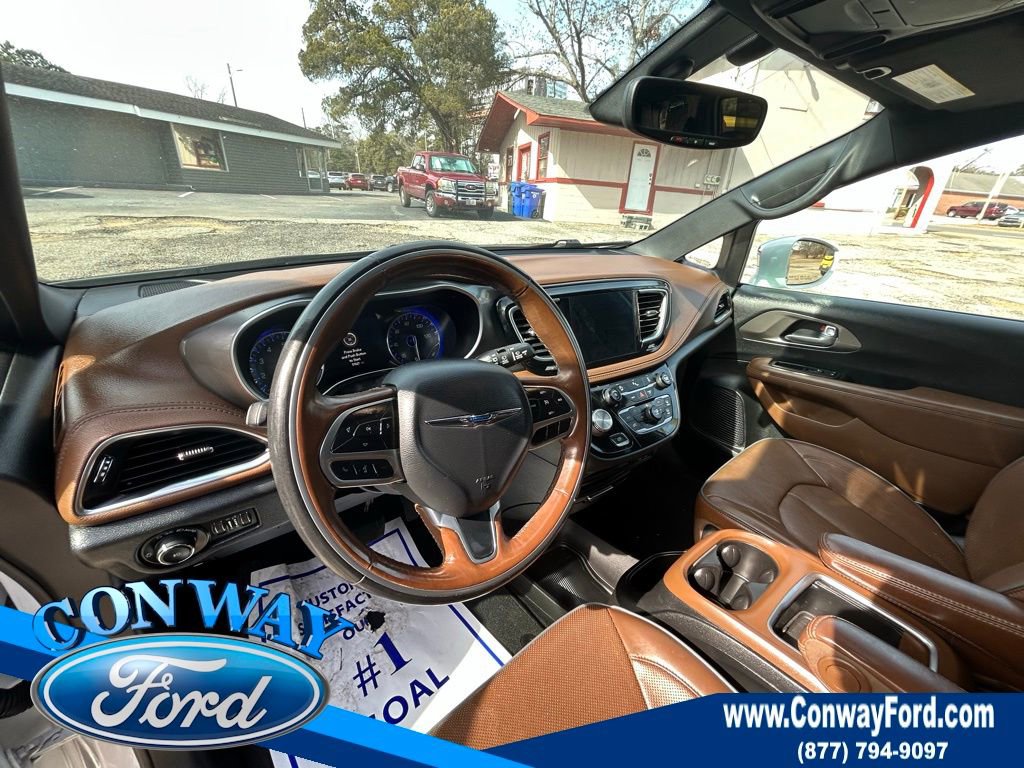 Used 2020 Chrysler Pacifica Limited image 2