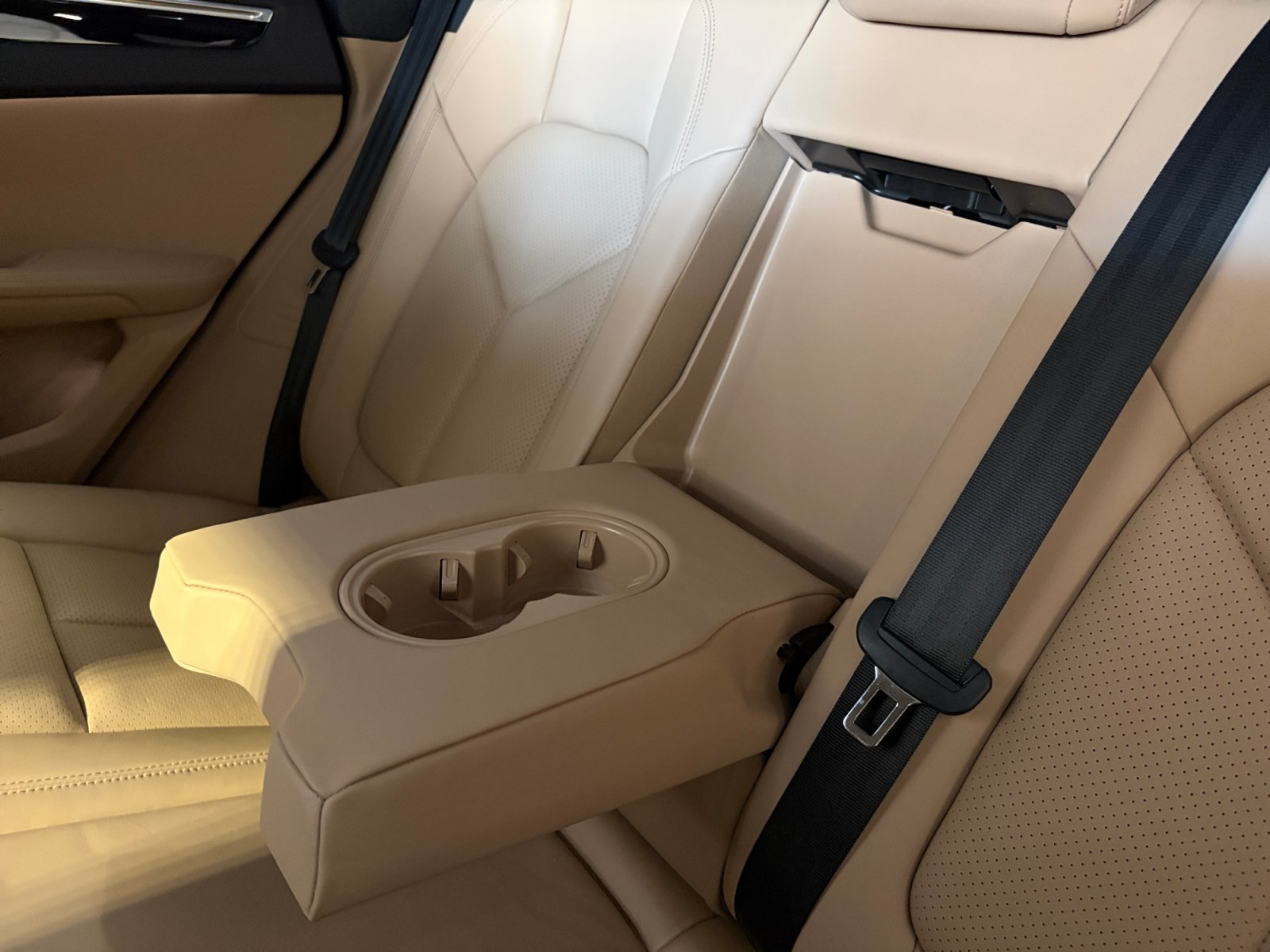 Certified 2020 Porsche Macan S AWD/4WD image 35