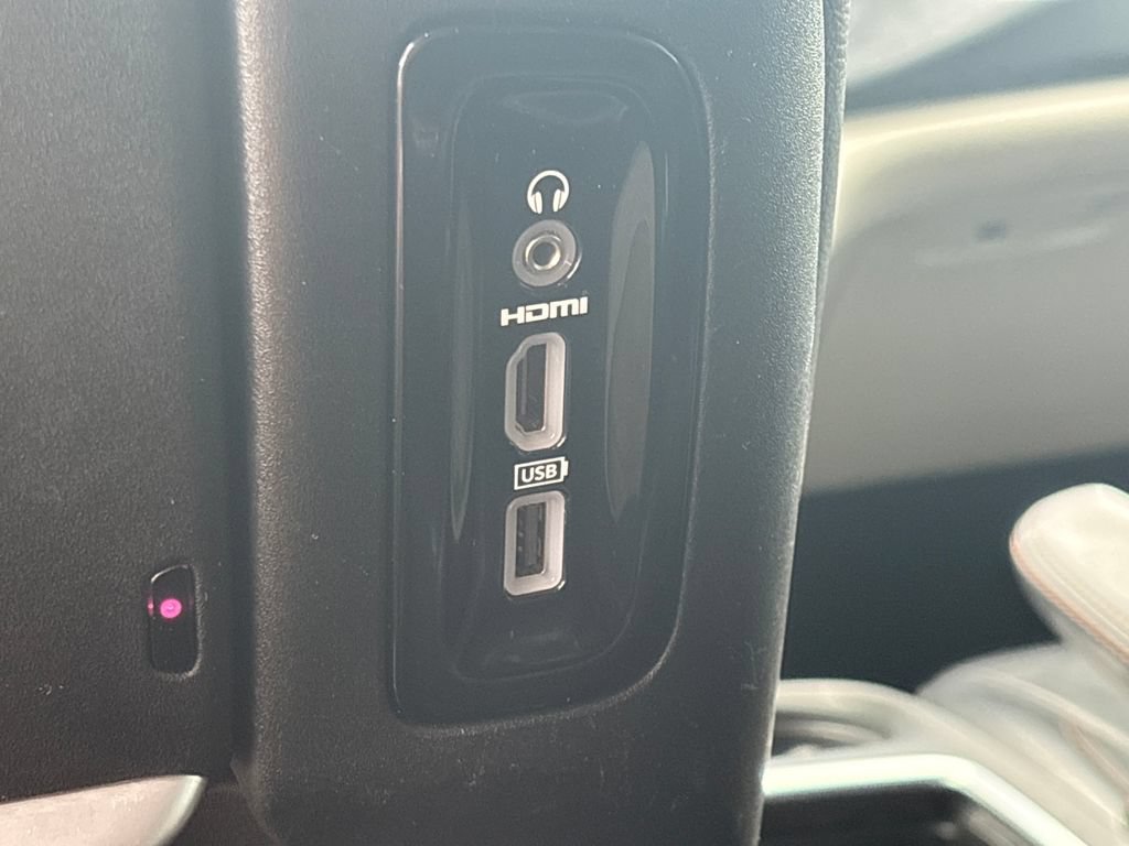 Used 2017 Chrysler Pacifica Touring-L Plus w/ Advanced Safetytec Group FWD image 27
