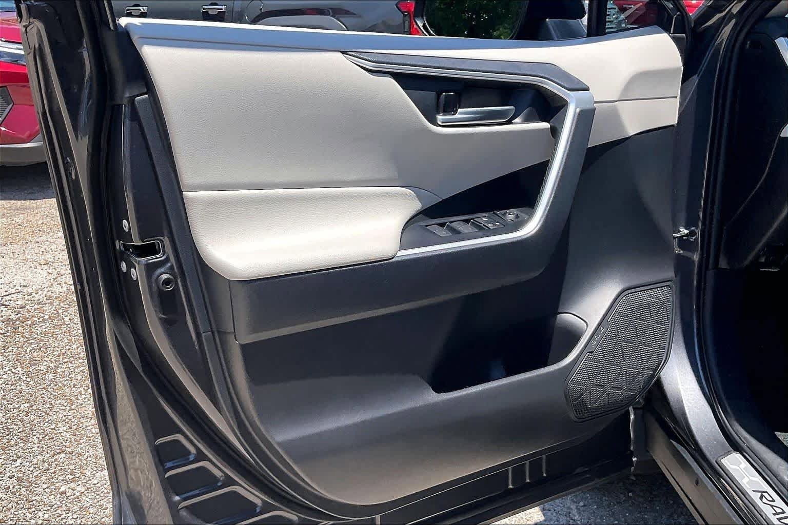 Used 2025 Toyota RAV4 XLE w/ Convenience Package FWD image 20