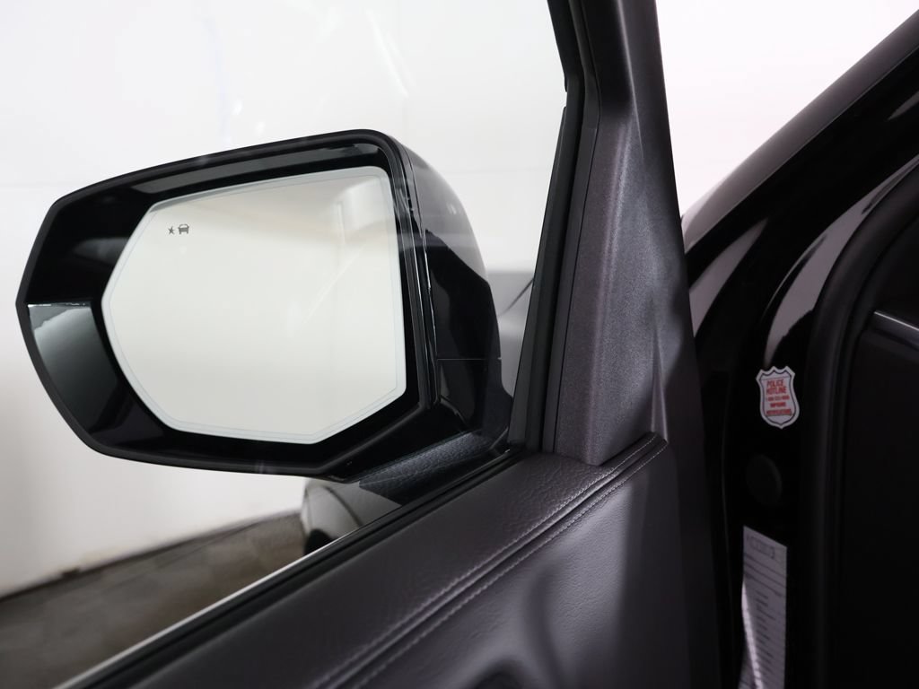 Used 2025 GMC Yukon Denali AWD/4WD image 43