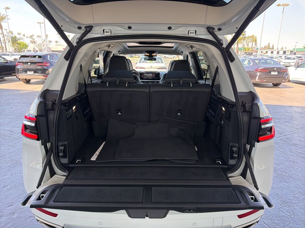 Used 2024 BMW X7 xDrive40i w/ Premium Package image 26