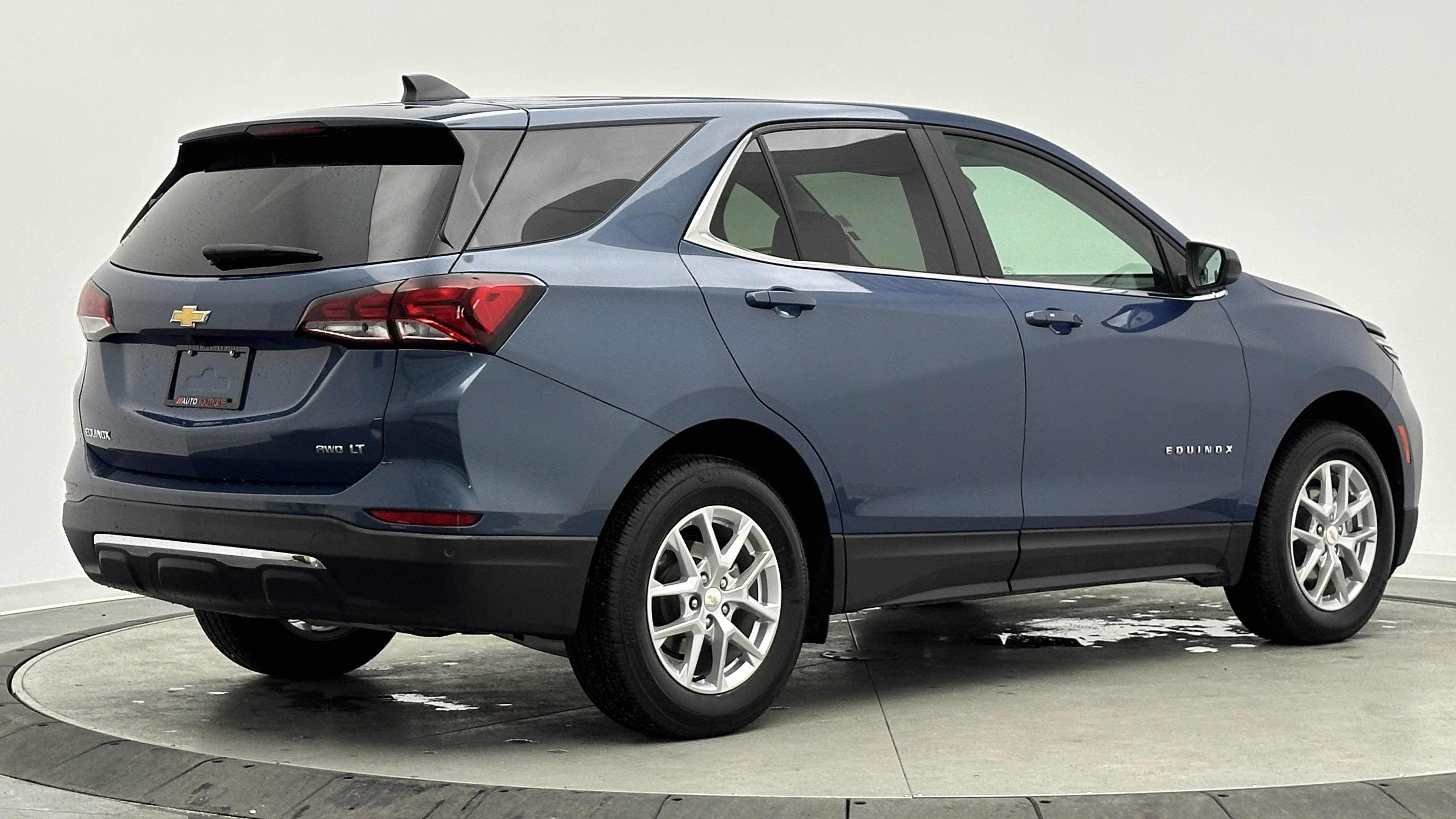 Used 2024 Chevrolet Equinox LT AWD/4WD image 7