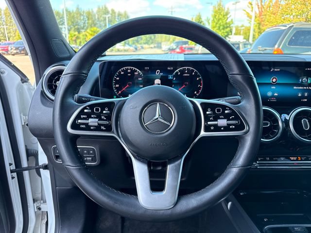 Used 2022 Mercedes-Benz GLB 250 4MATIC w/ Premium Package Lite image 12