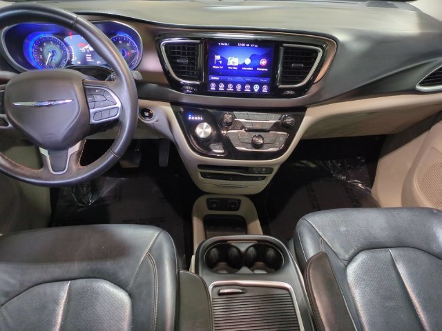 Used 2017 Chrysler Pacifica Touring-L Plus FWD image 28