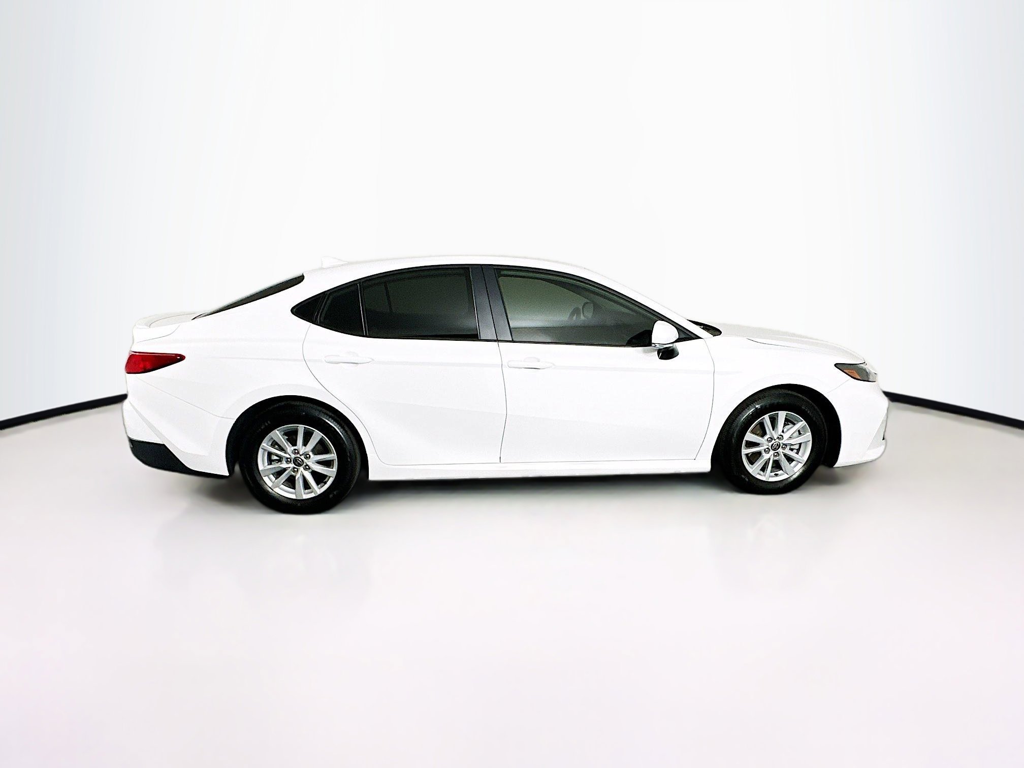 Used 2025 Toyota Camry LE image 10