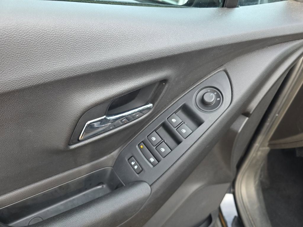 Used 2018 Chevrolet Trax LT w/ Driver Confidence Package image 15