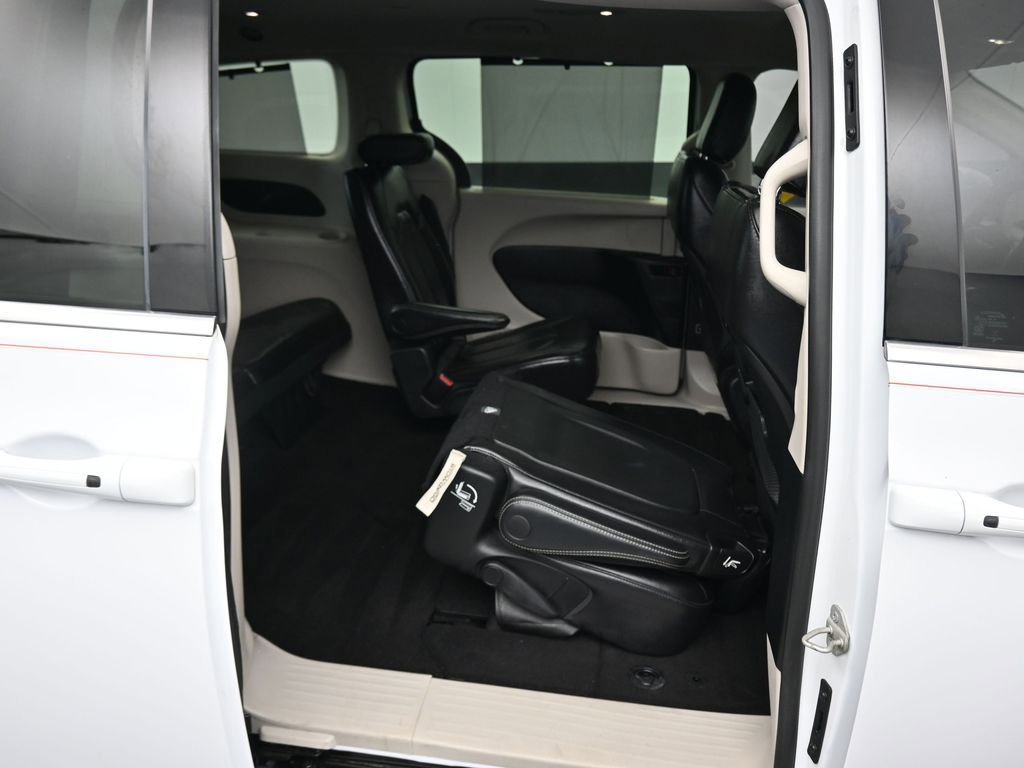 Used 2022 Chrysler Pacifica Touring-L image 55