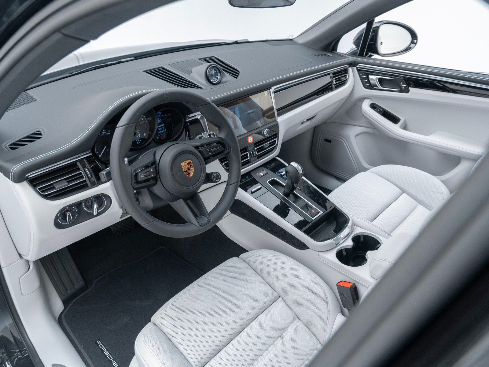 New 2026 Porsche Macan S AWD/4WD image 4