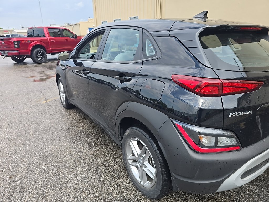 Used 2023 Hyundai Kona SE w/ Cargo Package AWD/4WD image 4