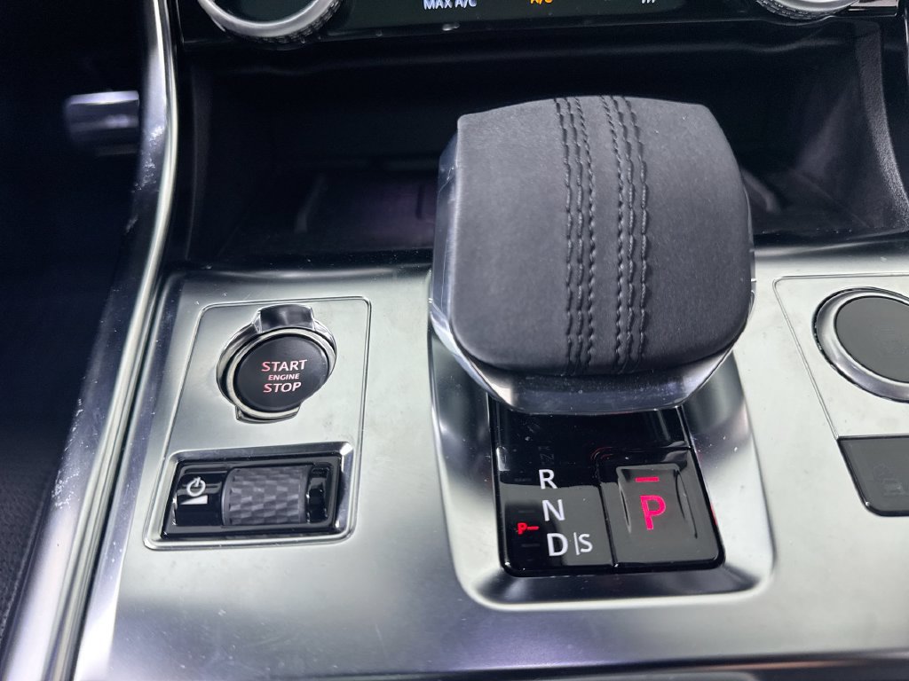 Used 2024 Jaguar XF R-Dynamic SE AWD/4WD image 18