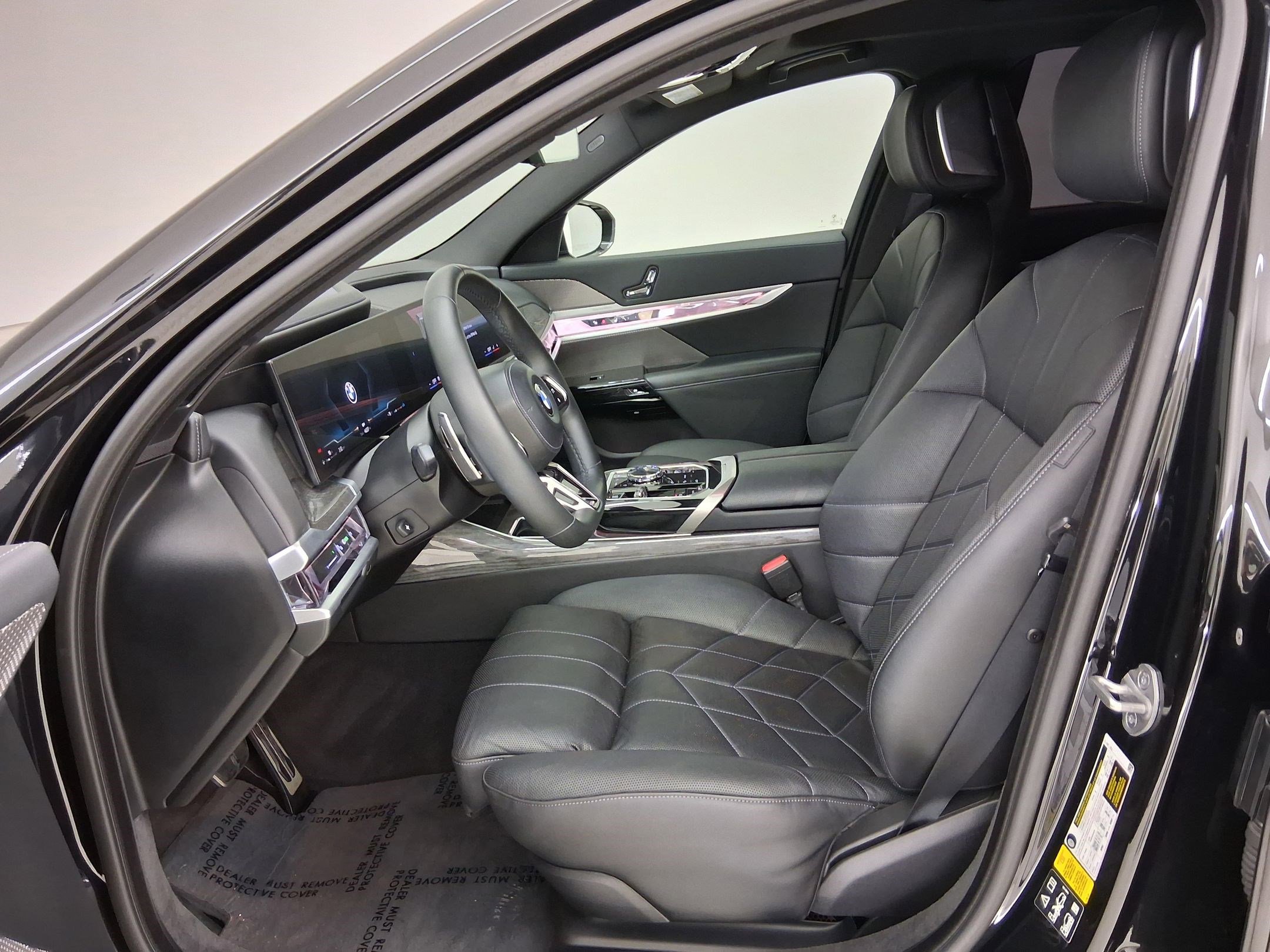 Certified 2024 BMW 760i xDrive image 3