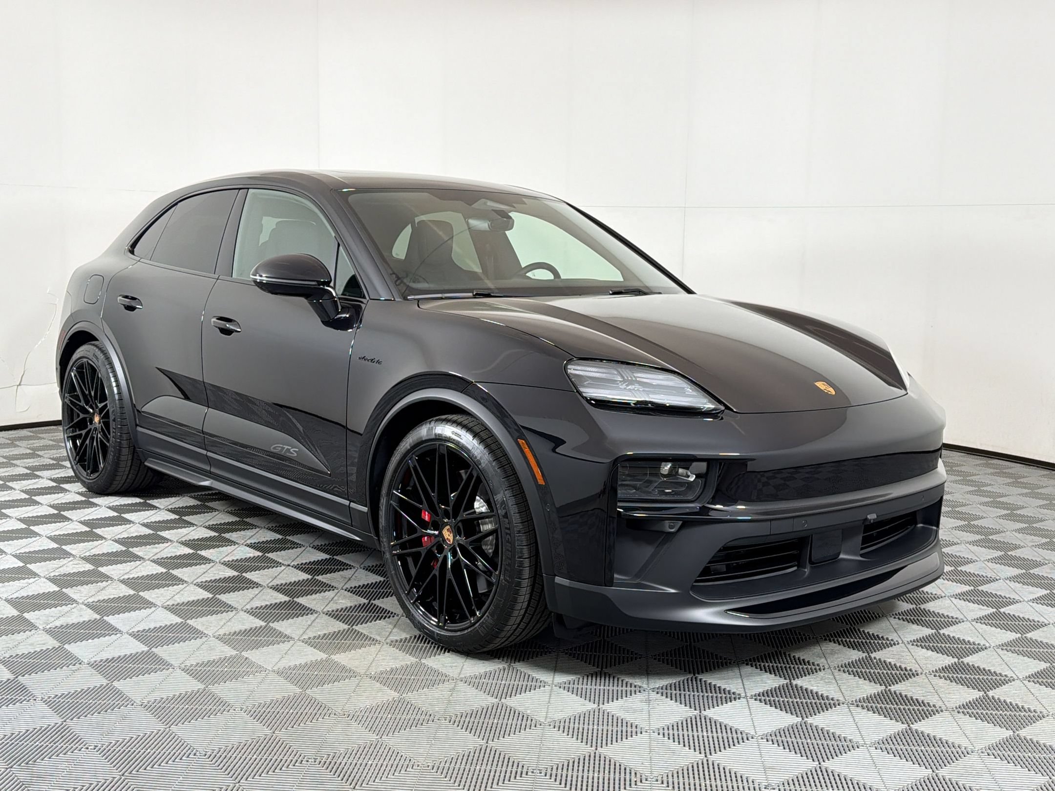 Certified 2026 Porsche Macan GTS Electric AWD/4WD image 8