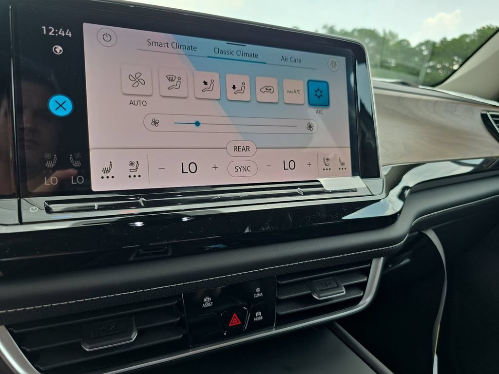 New 2026 Volkswagen Atlas SE FWD image 17