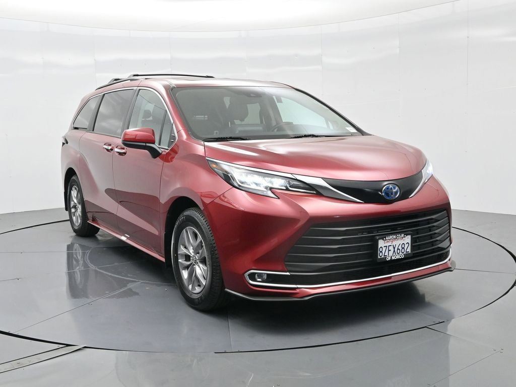 Used 2022 Toyota Sienna XLE image 65