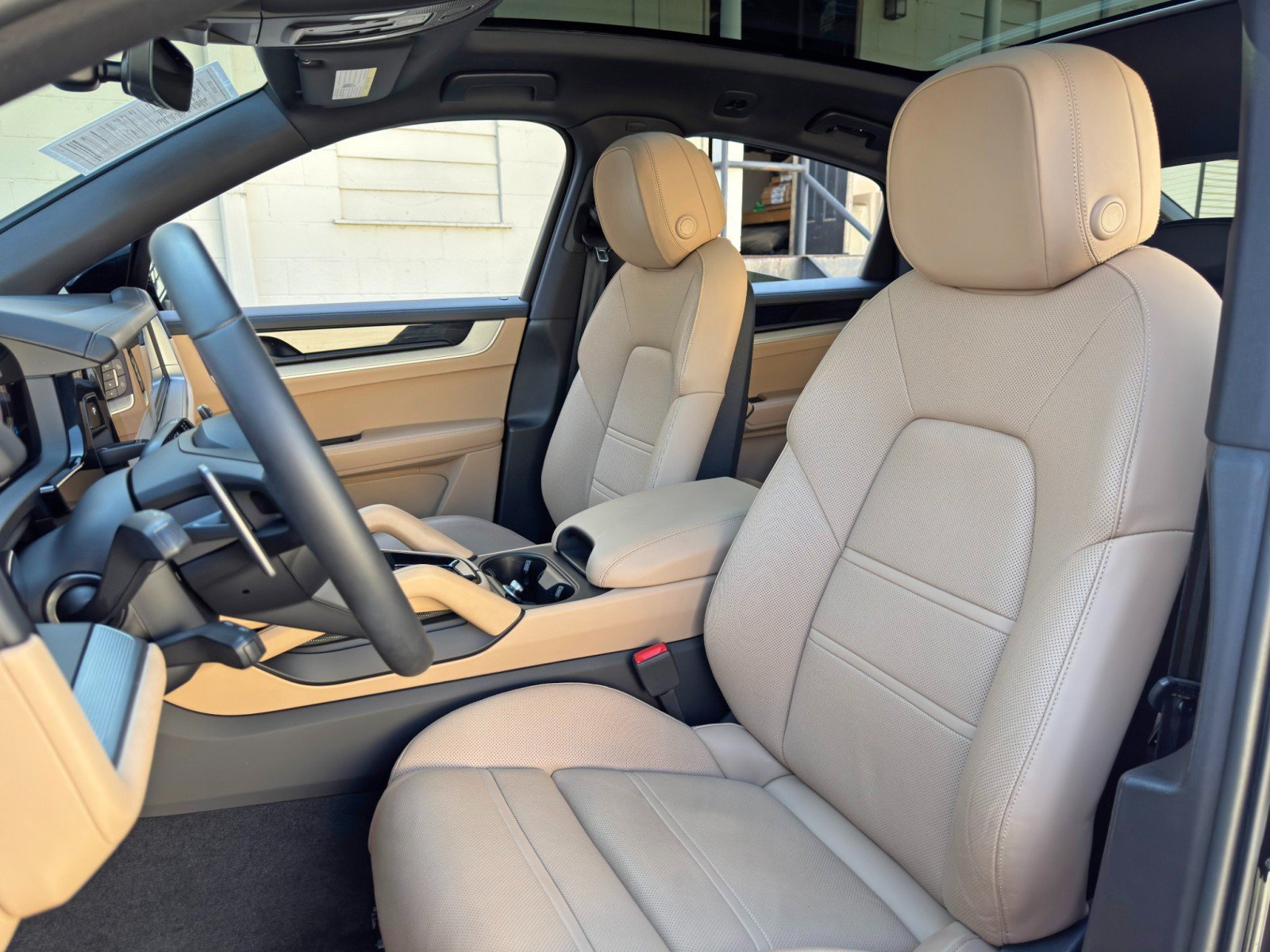Used 2024 Porsche Cayenne Coupe AWD/4WD image 43