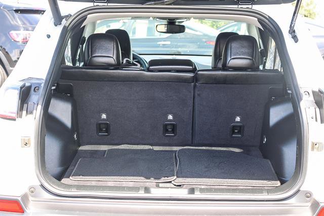 Used 2023 Jeep Cherokee Altitude Lux image 25