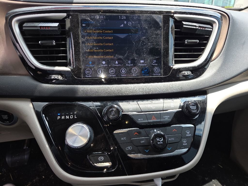 Used 2019 Chrysler Pacifica Touring Plus w/ Tire & Wheel Group FWD image 21