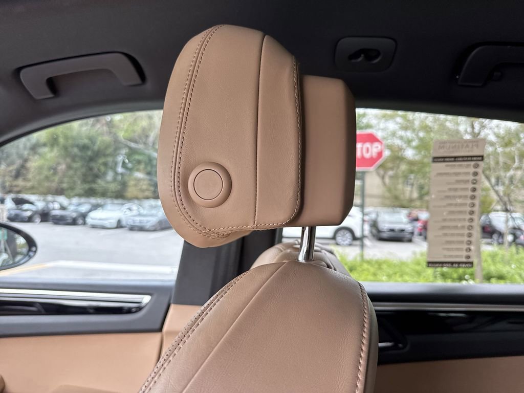 Used 2021 Porsche Macan image 17