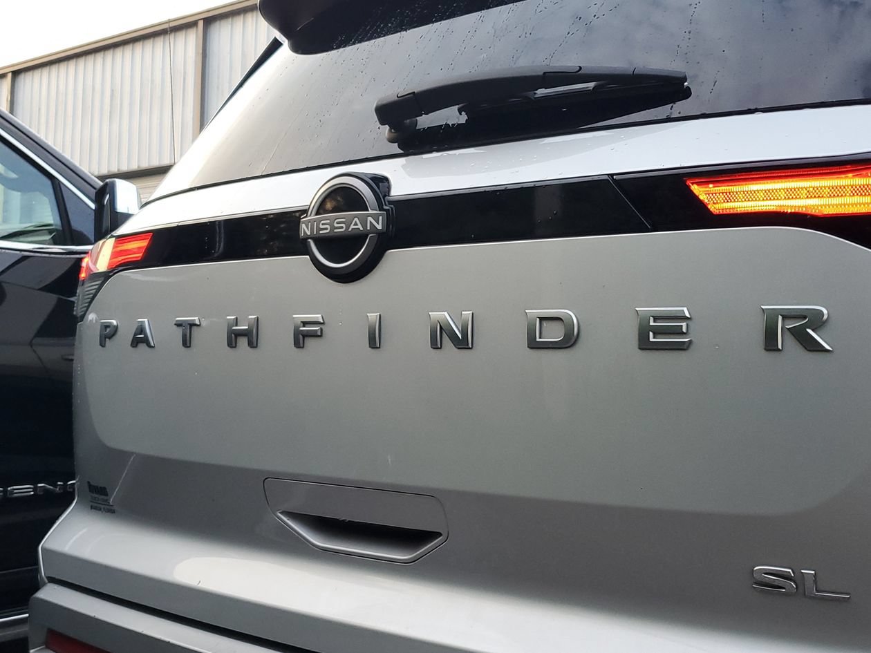 Used 2025 Nissan Pathfinder SL FWD image 7