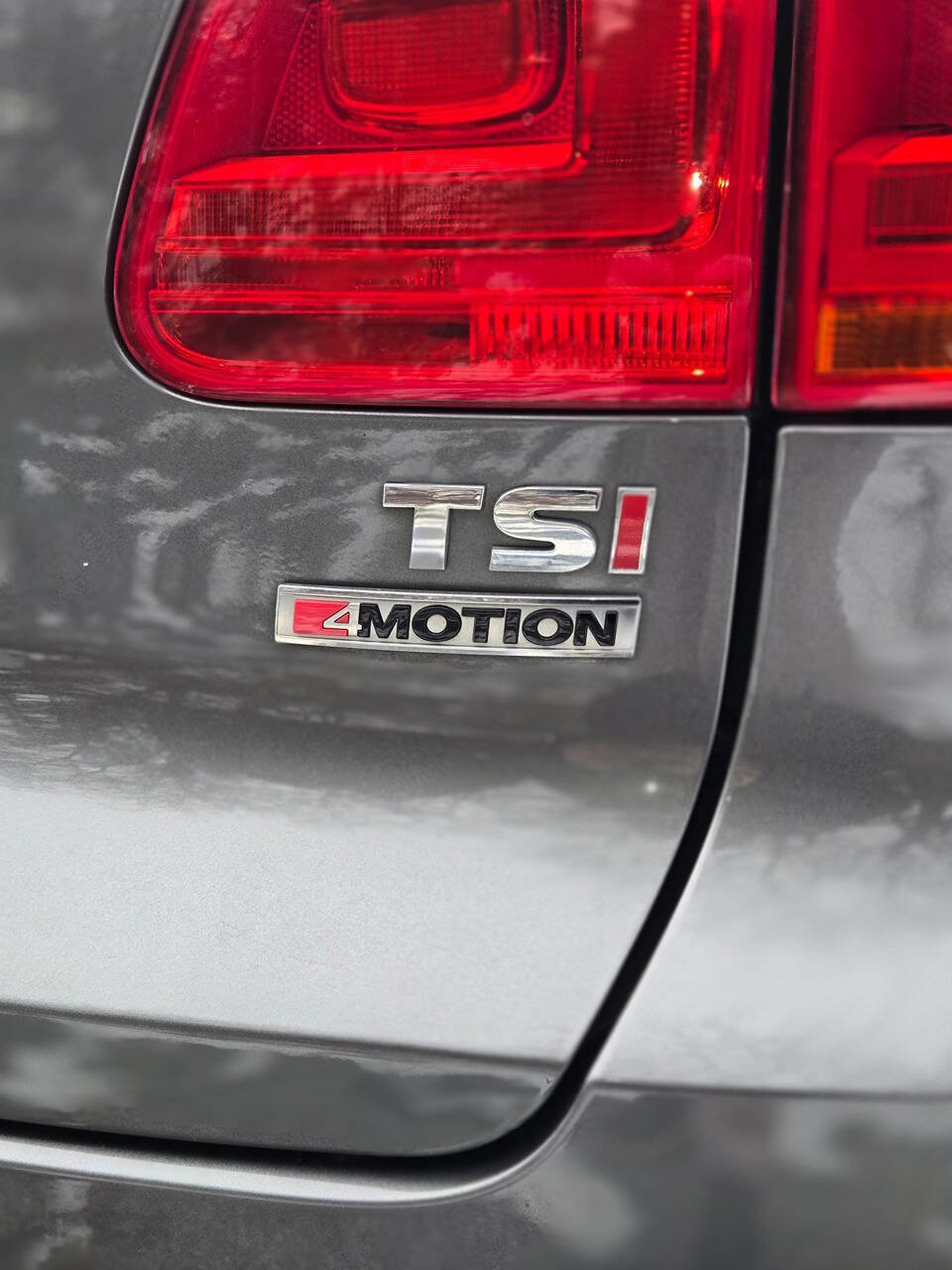 Used 2016 Volkswagen Tiguan S image 5