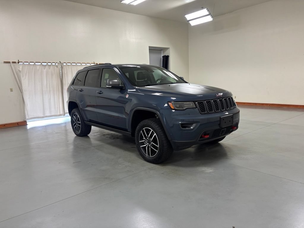 Used 2021 Jeep Grand Cherokee Trailhawk w/ Trailhawk Luxury Group AWD/4WD image 2