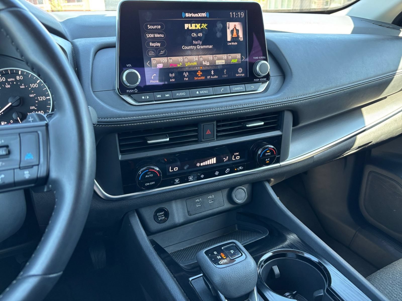 Used 2025 Nissan Rogue SV AWD/4WD image 16
