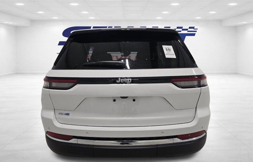 Used 2025 Jeep Grand Cherokee Limited 4xe image 5