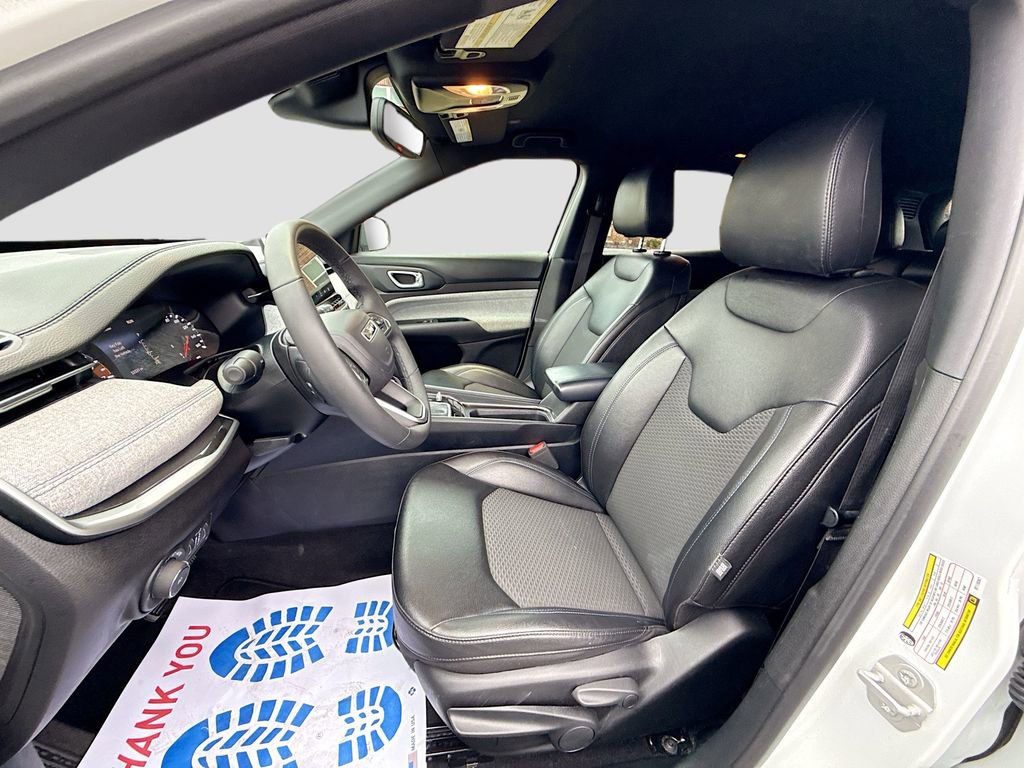 Used 2024 Jeep Compass Latitude image 20