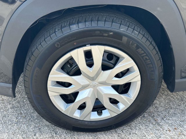 Used 2024 Toyota Corolla Cross L FWD image 5