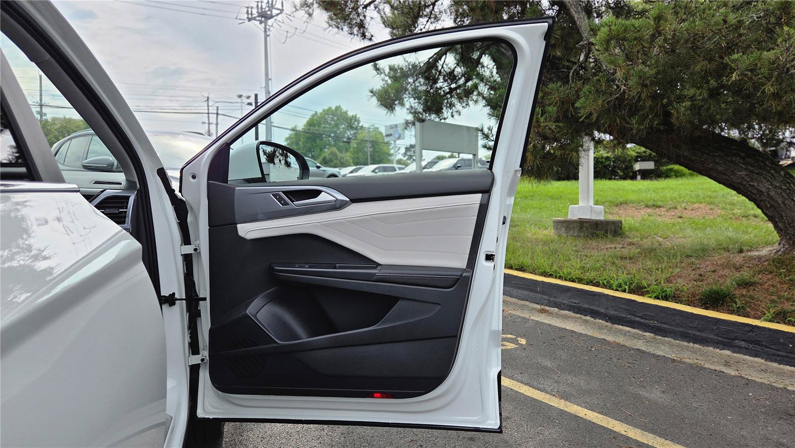 New 2026 Volkswagen Taos SEL AWD/4WD image 30