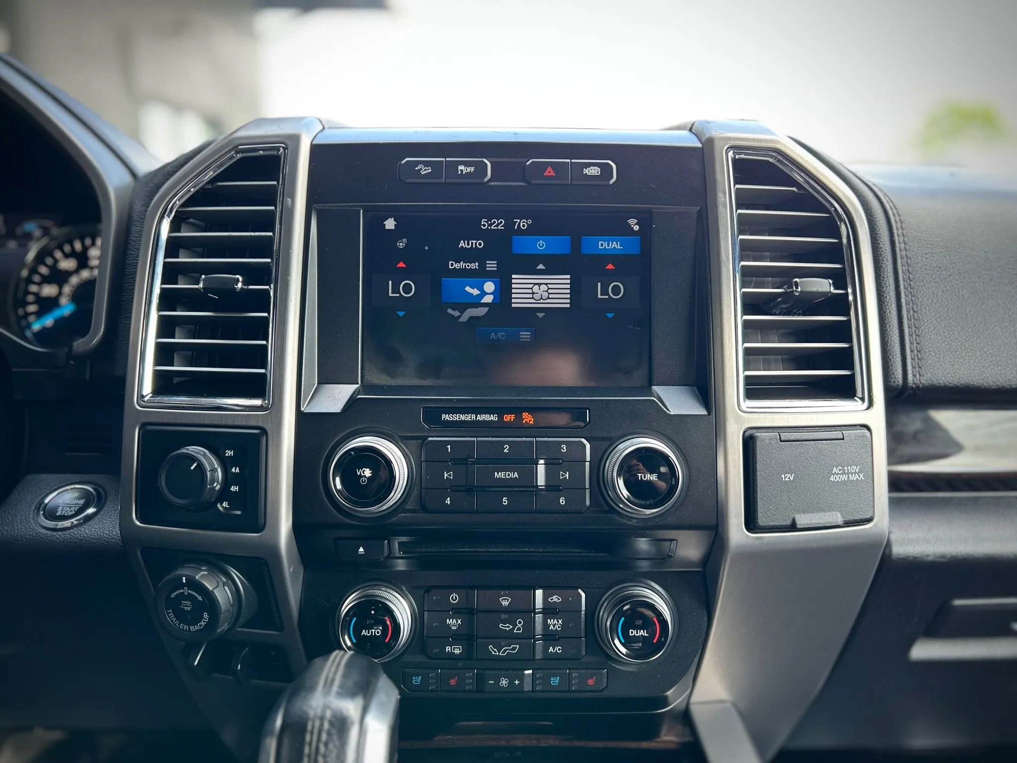 Used 2016 Ford F150 Platinum w/ Equipment Group 701A Luxury image 24