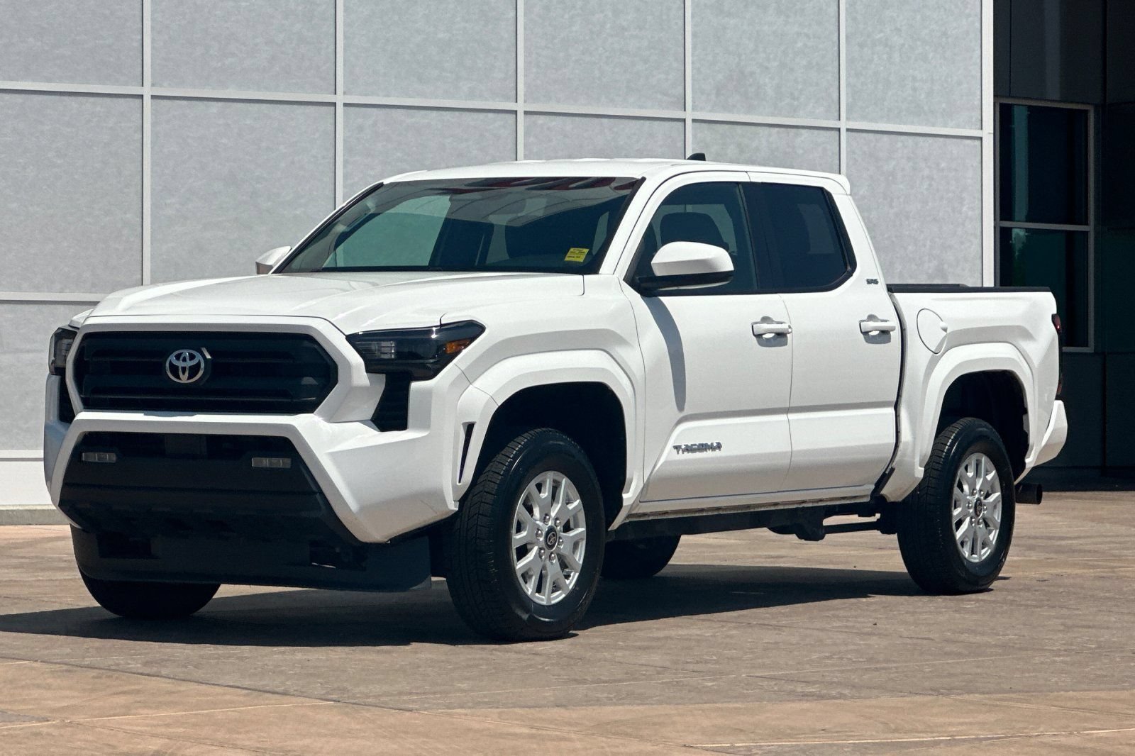 Certified 2025 Toyota Tacoma SR5 AWD/4WD image 10