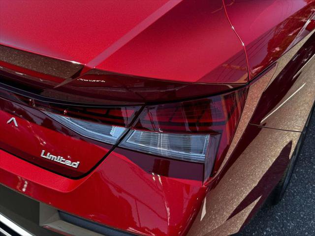 Used 2025 Hyundai Elantra Limited FWD image 9