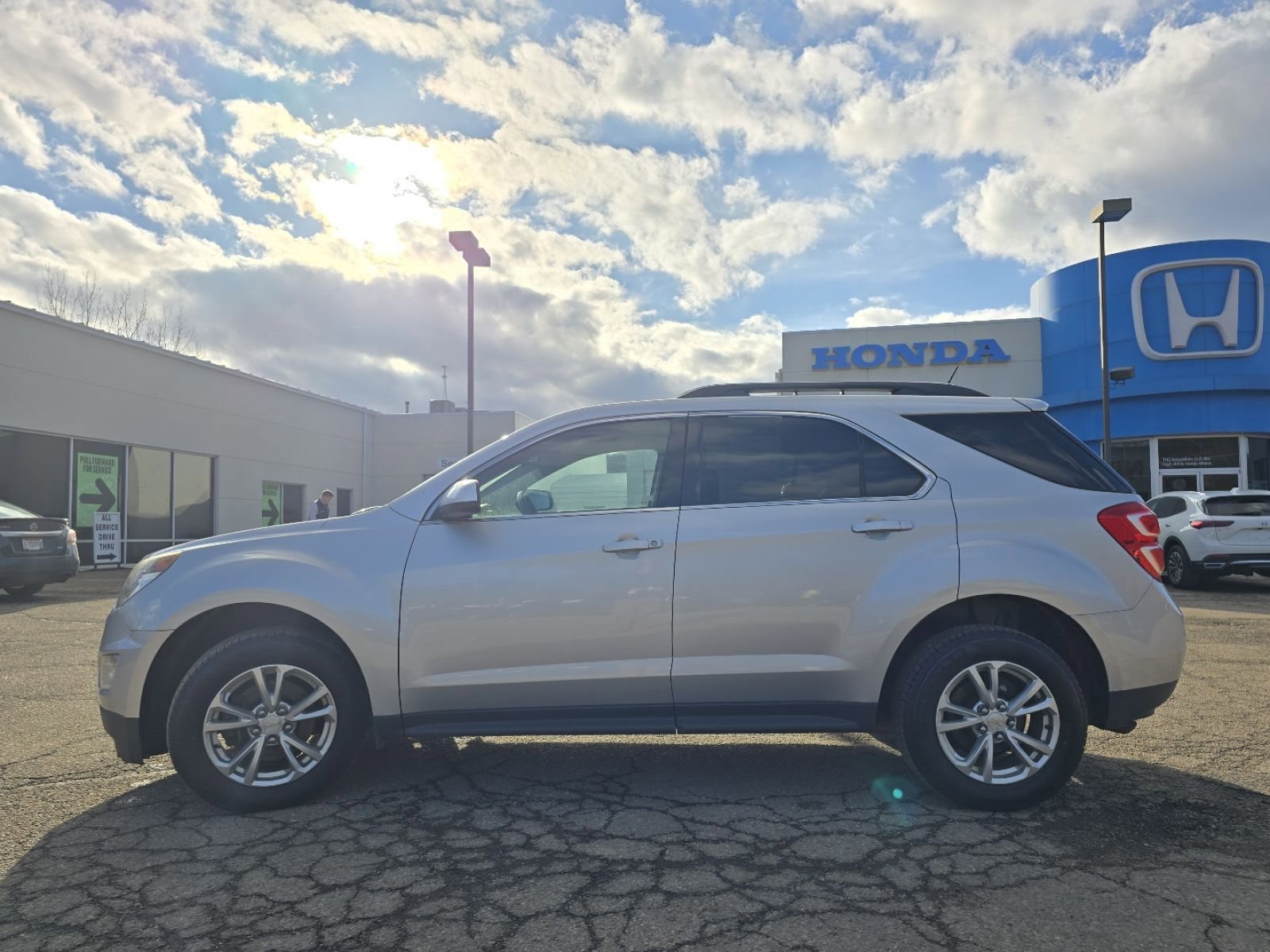 Used 2017 Chevrolet Equinox LT w/ Convenience Package image 8
