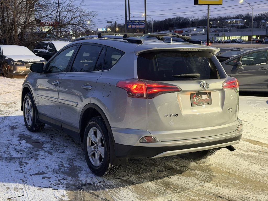 Used 2018 Toyota RAV4 XLE image 4