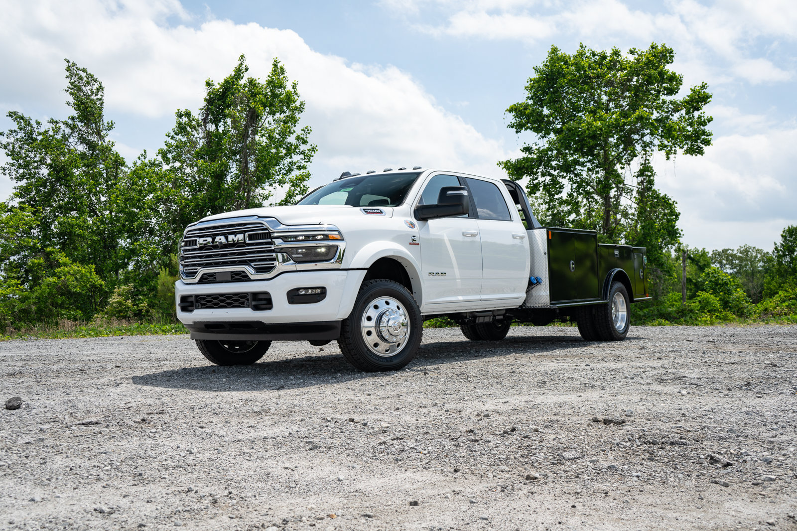 New 2026 RAM 4500 4x4 Crew Cab DRW w/ Laramie Trim Package image 3