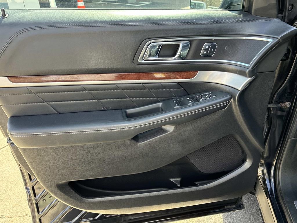 Certified 2018 Ford Explorer Platinum image 22