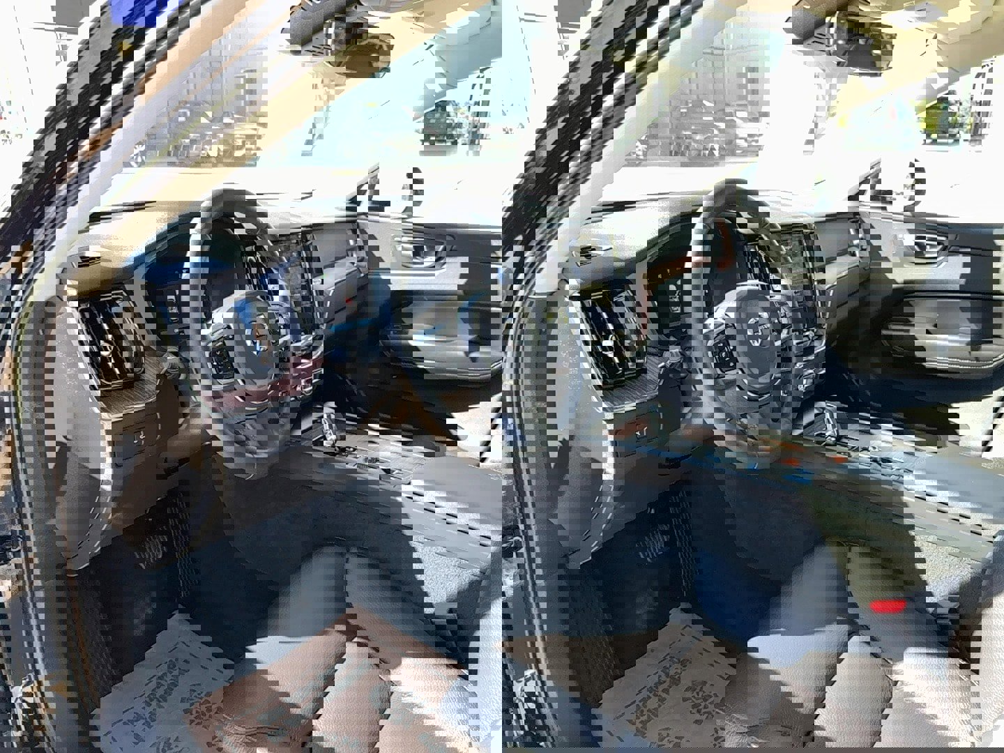 Certified 2023 Volvo XC60 B5 Plus image 10