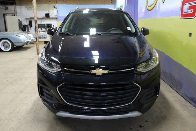 Used 2022 Chevrolet Trax LT w/ LT Convenience Package AWD/4WD image 2