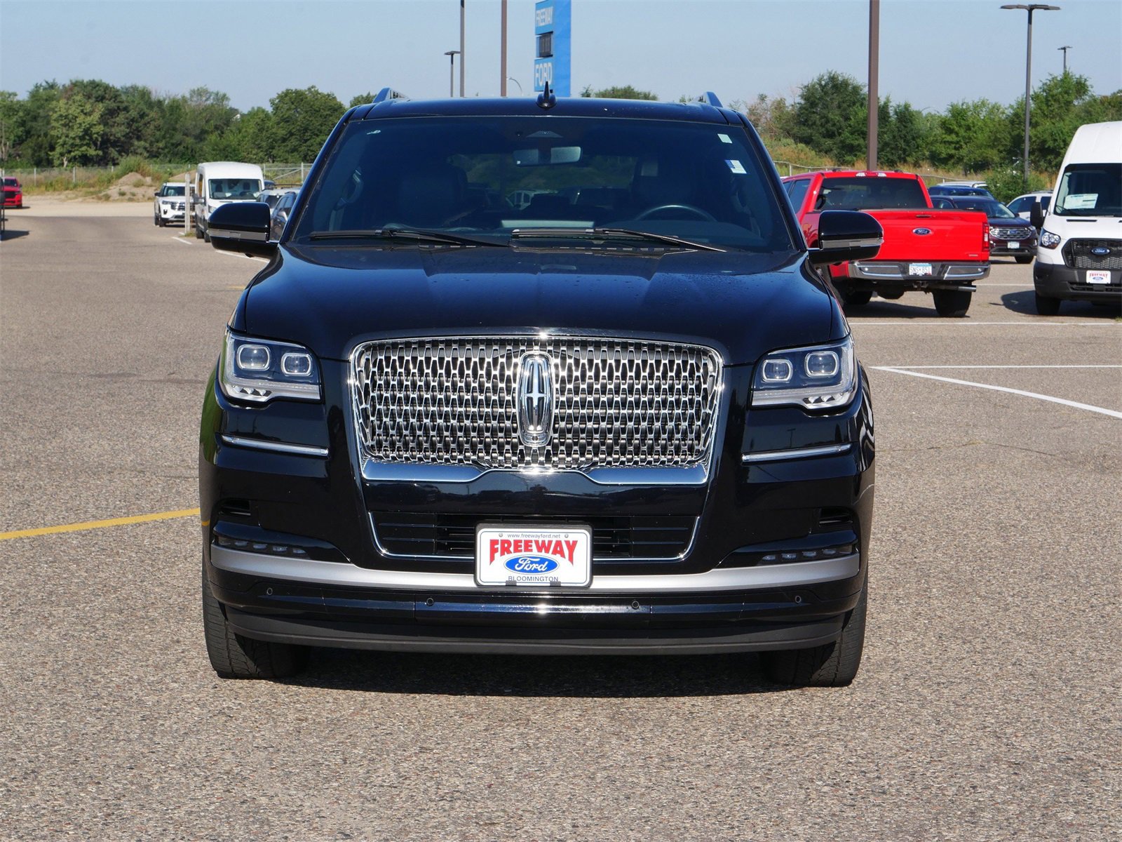 Used 2024 Lincoln Navigator Premiere image 7