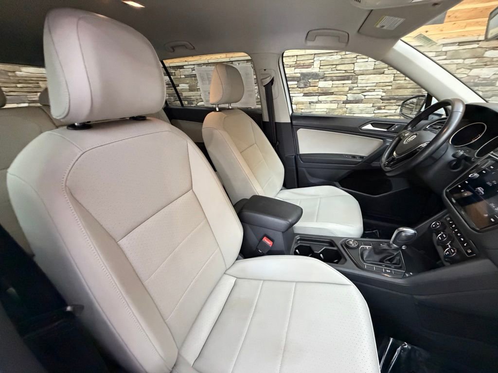 Used 2019 Volkswagen Tiguan SE w/ 3rd Row Seat Package AWD/4WD image 15