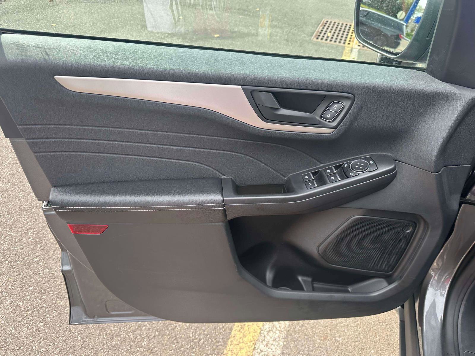 Used 2022 Ford Escape SE w/ Cold Weather Package image 14